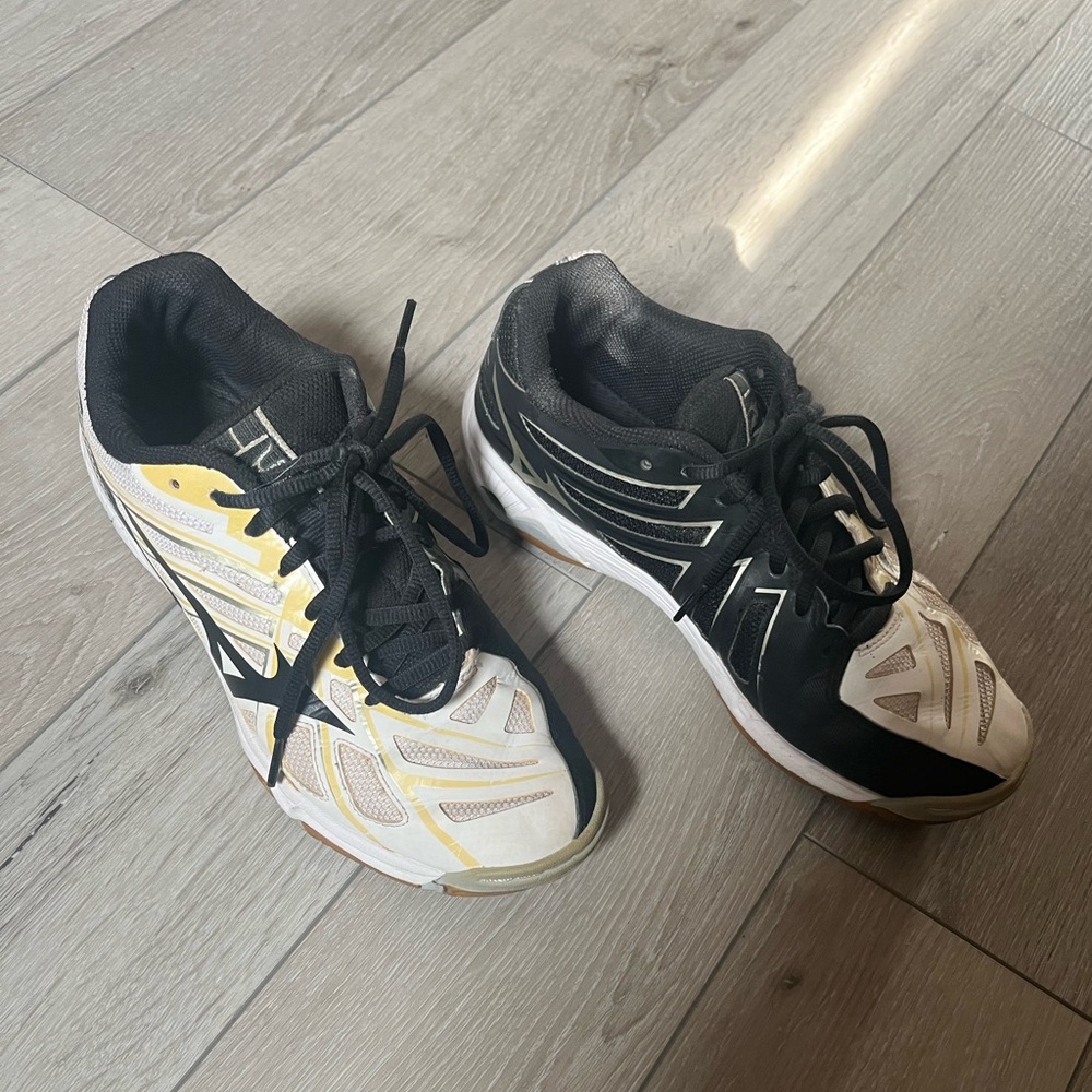 Mizuno Lightweight Athletic Sneakers in Black, White & Yellow